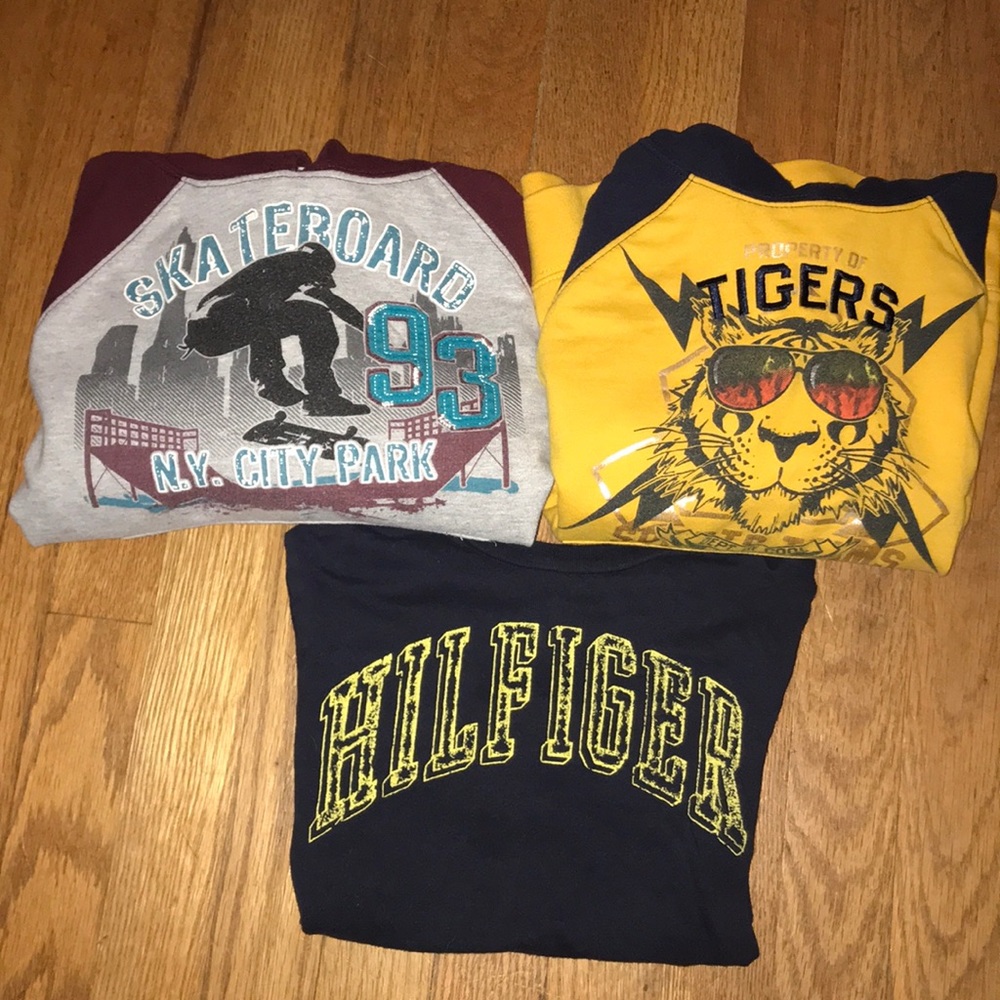 Boys lot of 3! 2 hoodies one t-shirt. Size 5/6